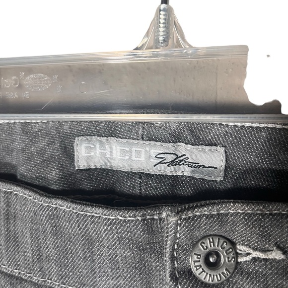 Chicos Platinum Womens Gray Cropped Jeans Sz 3 Embellished Back Pockets Straight - Picture 5 of 6
